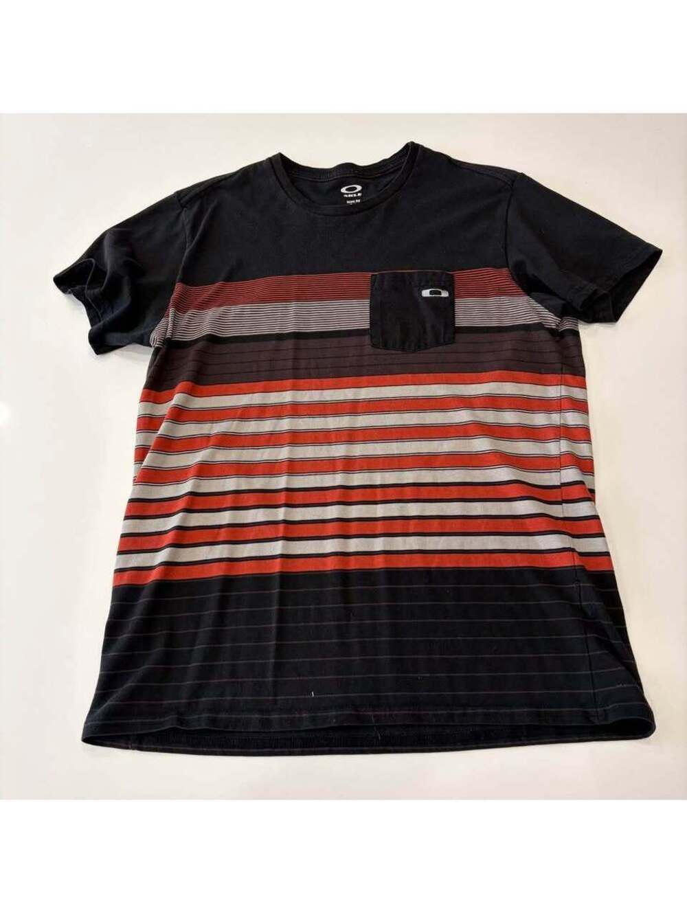 Mens Large Vintage Y2K Oakley t-shirt